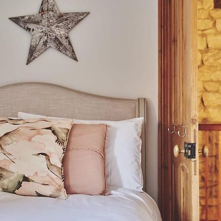 Large Stylish Luxury Cotswold Cottage - Ideal For Families, W/ Ev Charging Andoversford Dış mekan fotoğraf