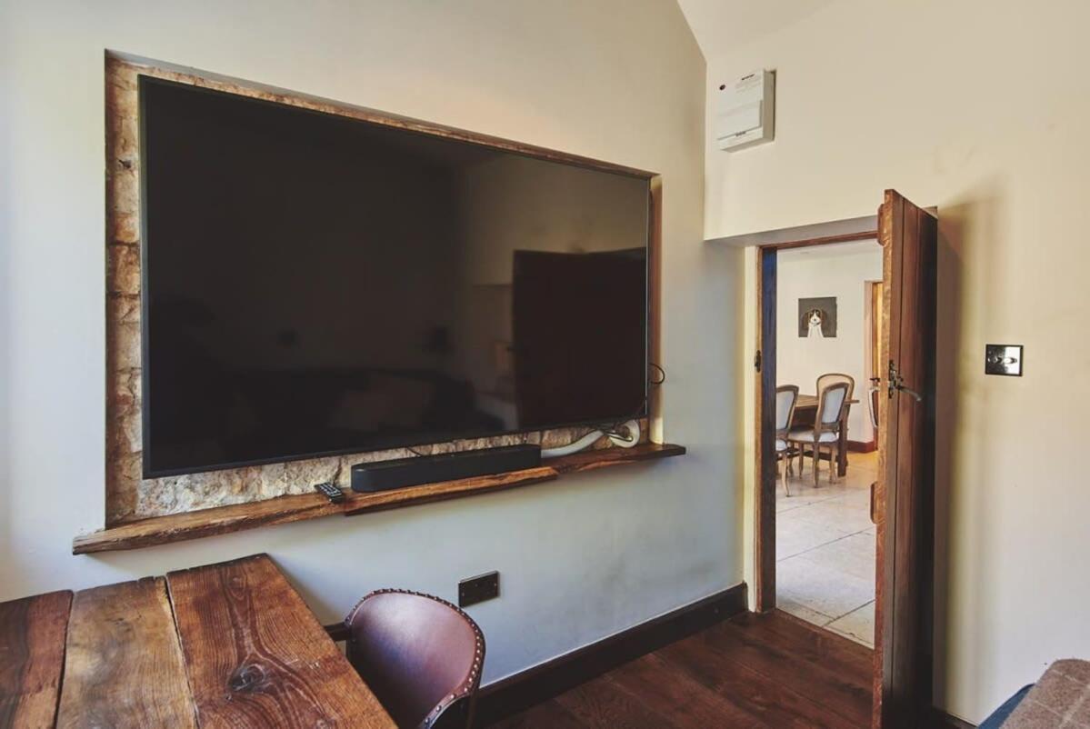 Large Stylish Luxury Cotswold Cottage - Ideal For Families, W/ Ev Charging Andoversford Dış mekan fotoğraf