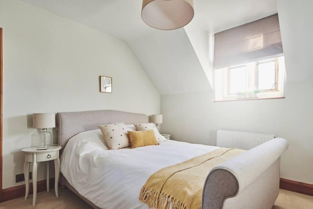 Large Stylish Luxury Cotswold Cottage - Ideal For Families, W/ Ev Charging Andoversford Dış mekan fotoğraf