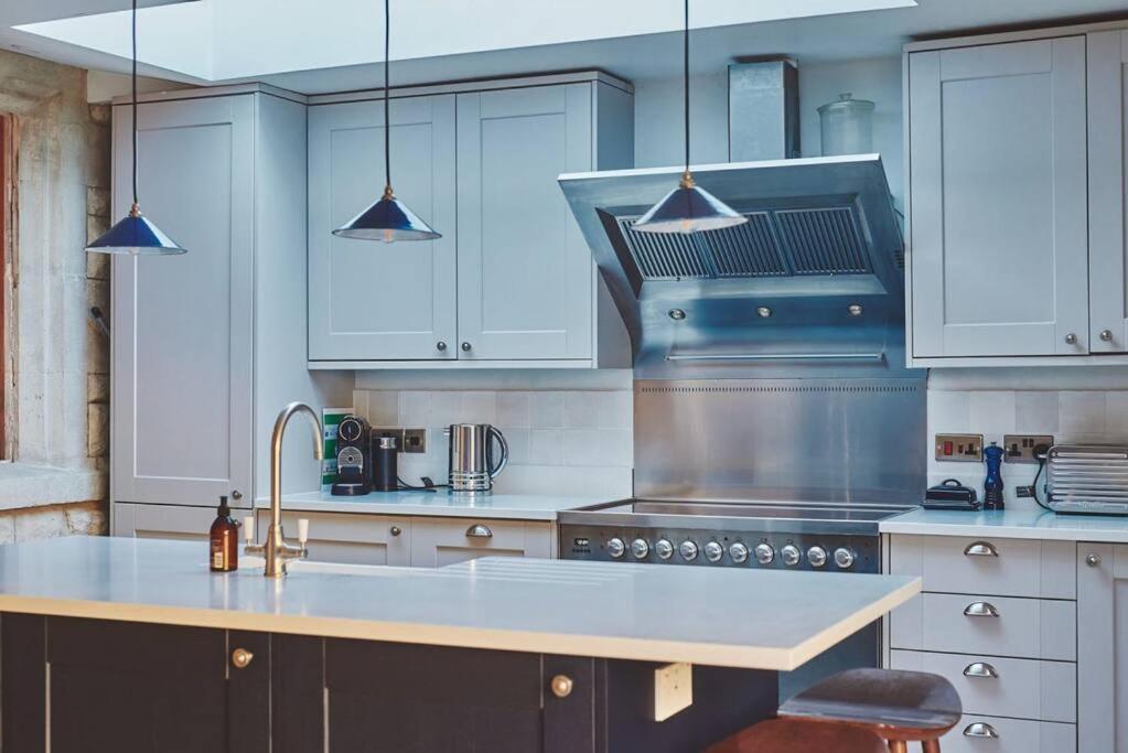 Large Stylish Luxury Cotswold Cottage - Ideal For Families, W/ Ev Charging Andoversford Dış mekan fotoğraf